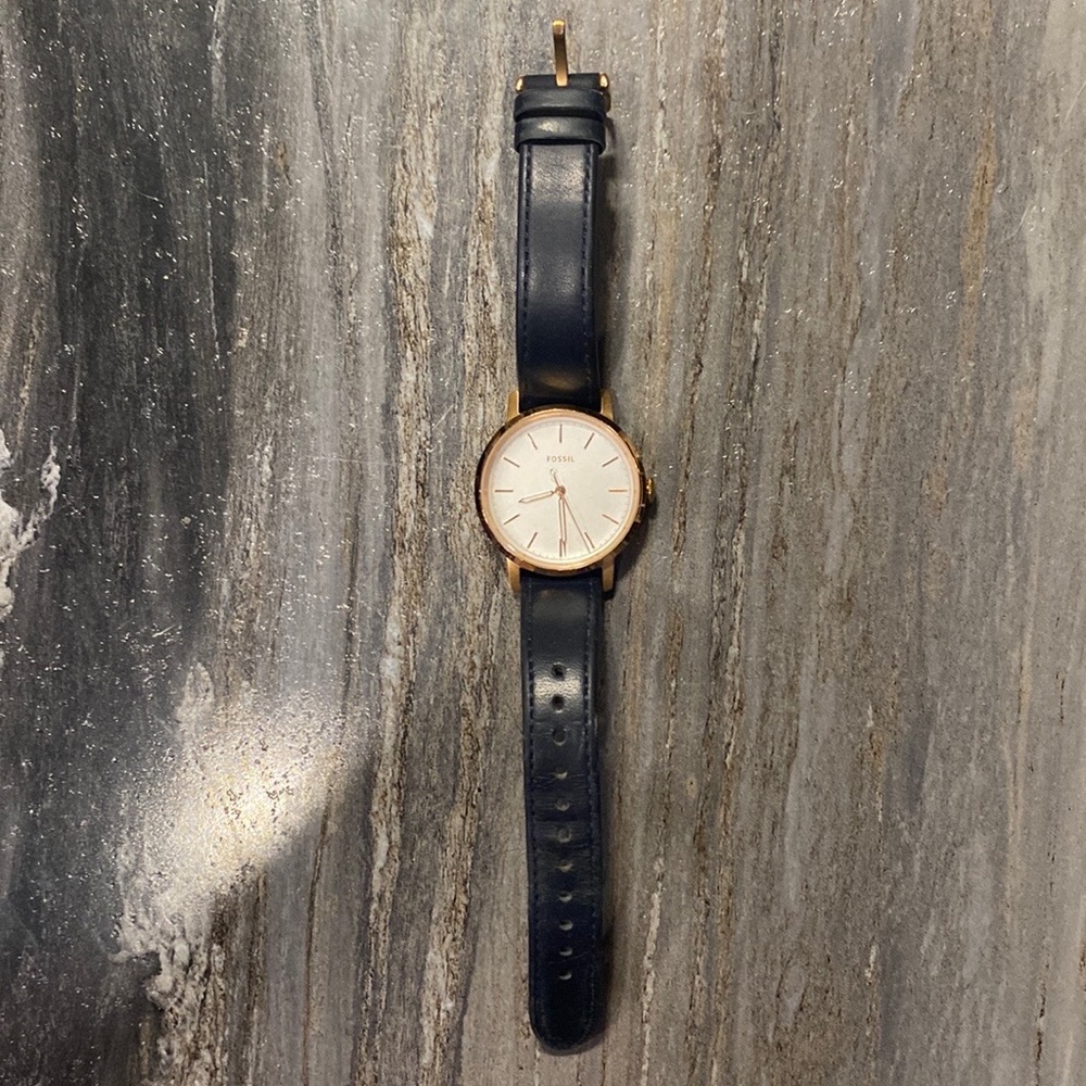Fossil watch. Needs battery replaced.